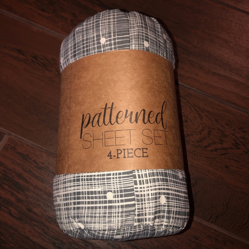 LUXE taupe Grey dot sheet set queen NWT